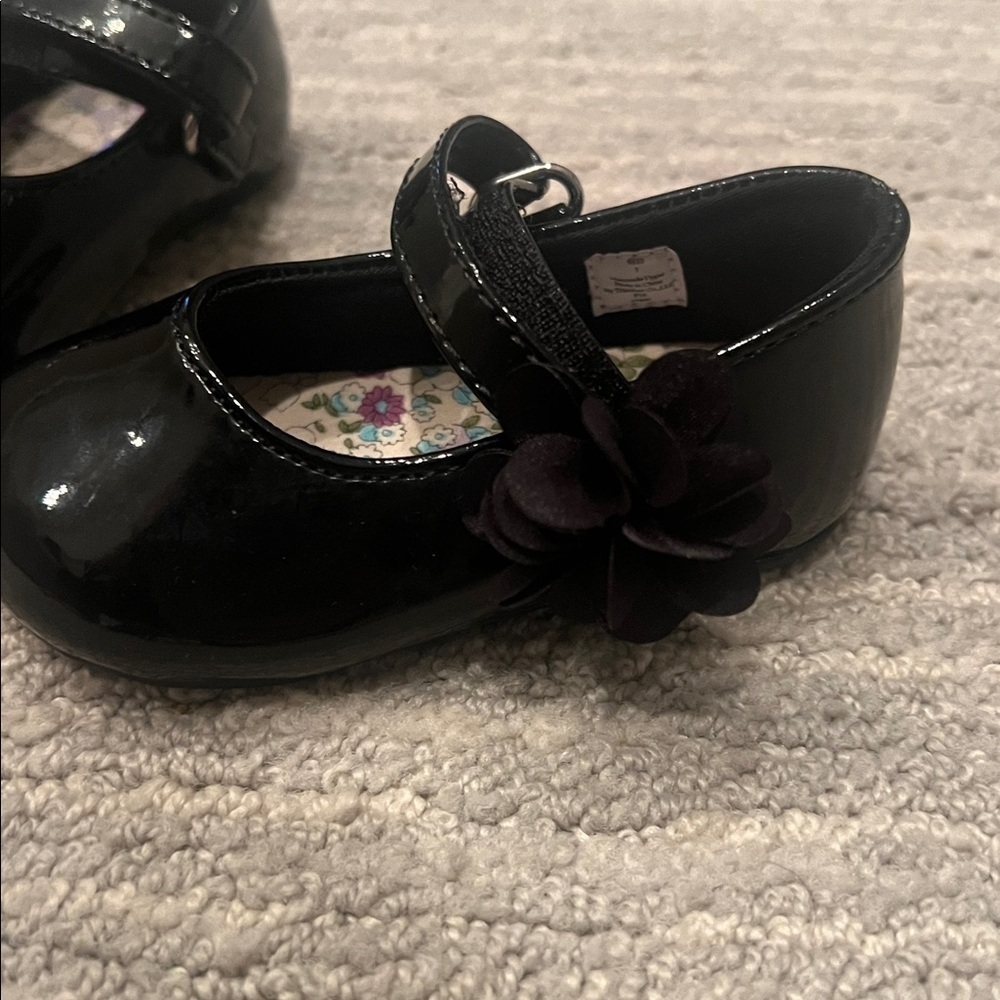Baby girl black Patent Mary Jane shoes (size 3) - Picture 3 of 3